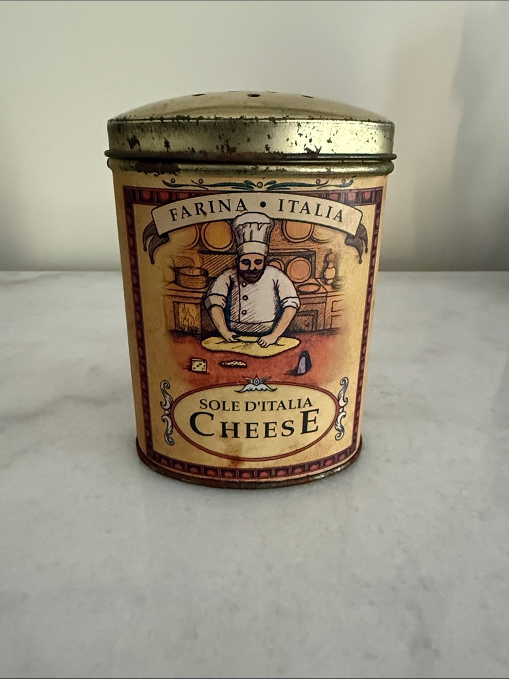Sole D’Italia cheese shaker tin